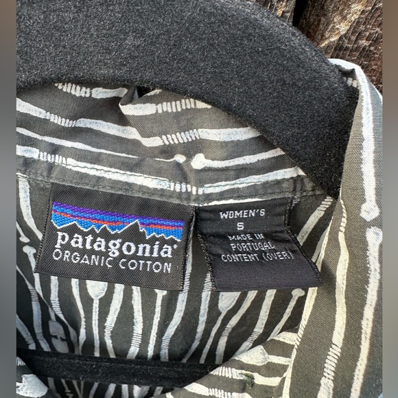 Vintage Patagonia Deep Green & White Wave Print Button Up Cotton Athletic Shirt - Picture 9 of 10